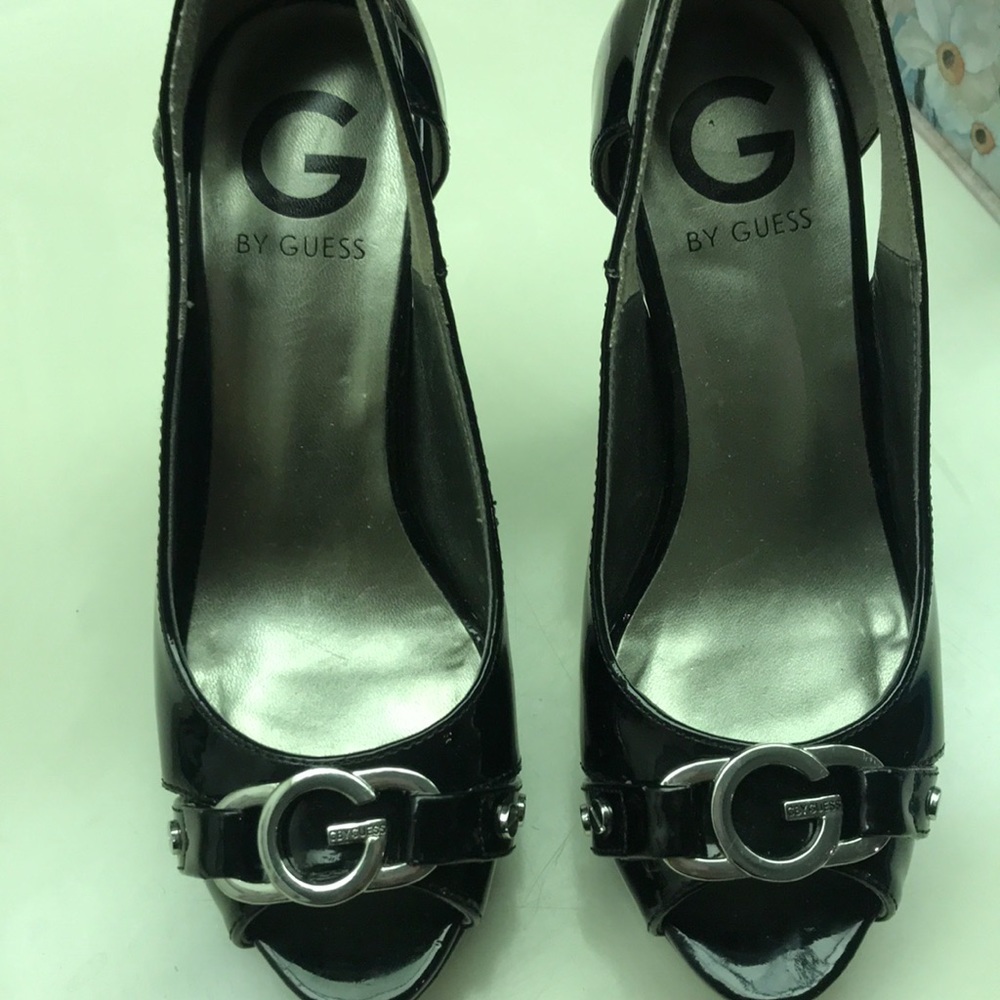 Almost like new!   Great  with jeans or dress.